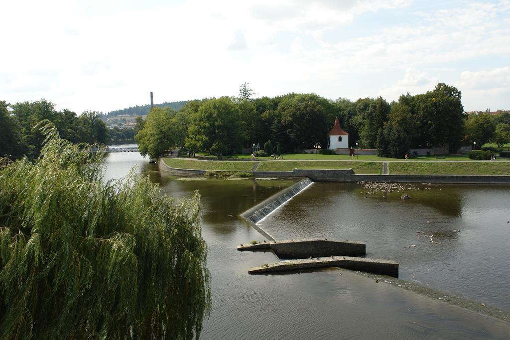 Hotel Pod Skalou Писек Экстерьер фото