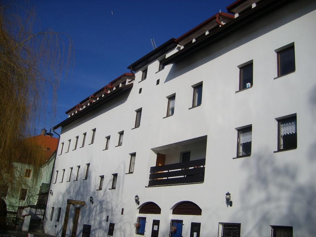 Hotel Pod Skalou Писек Экстерьер фото