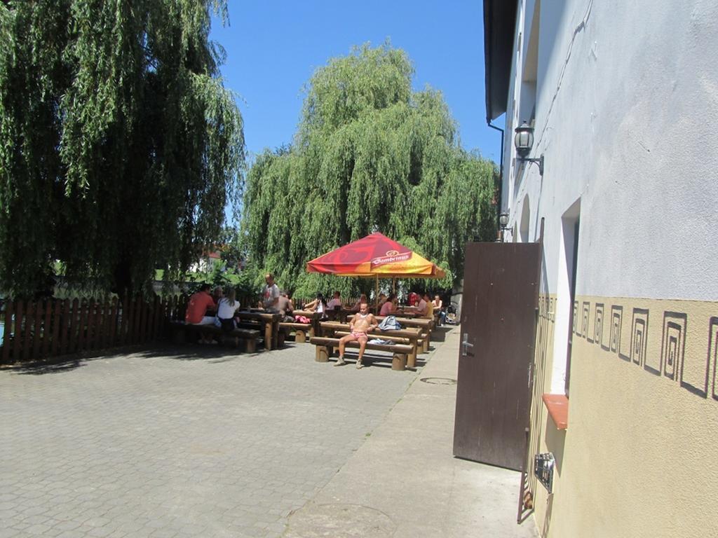 Hotel Pod Skalou Писек Экстерьер фото